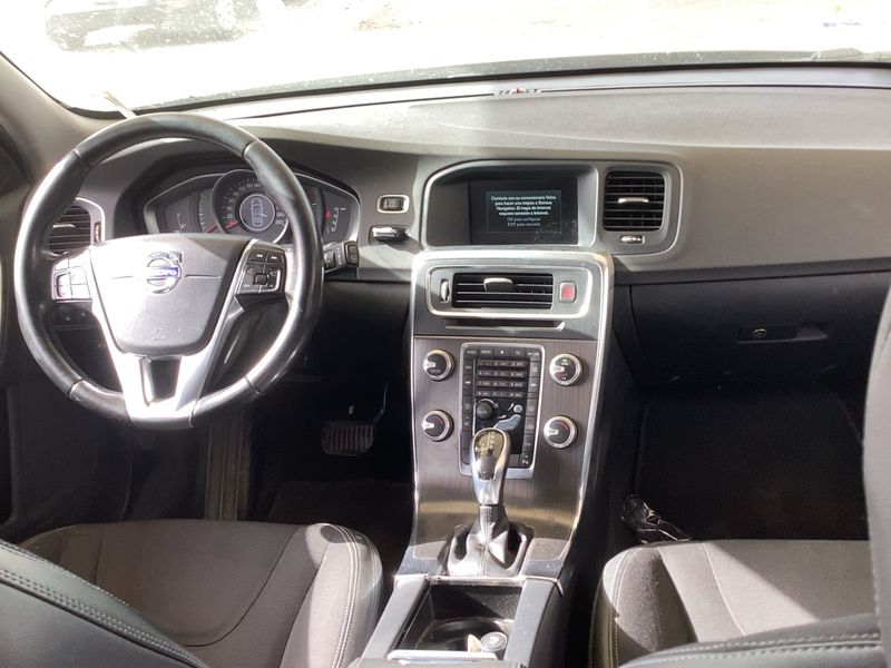 Volvo V60 Cross Country 2.0 D3 Momentum — zdjęcie 12