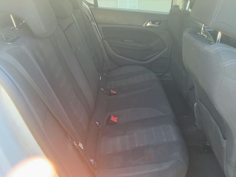Peugeot 308 1.2 e-THP Allure 2017 – снимка 19