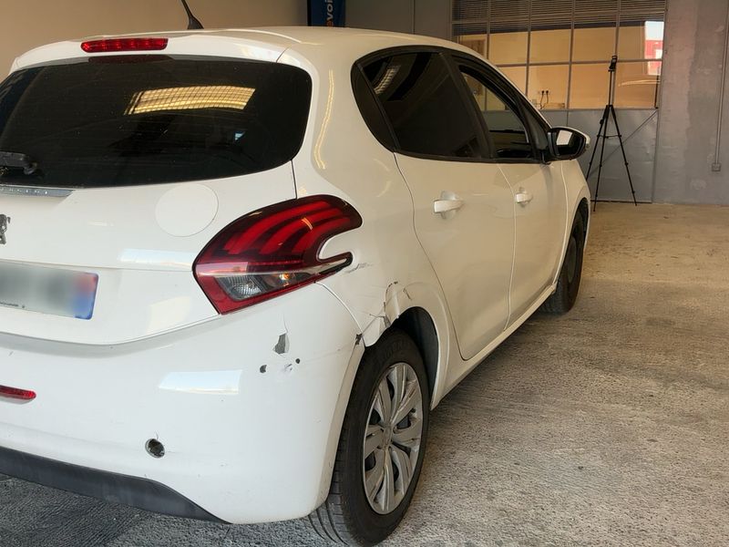 Peugeot 208 1.6 Blue-HDi Active Auto Ecole — zdjęcie 6