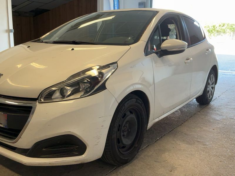 Peugeot 208 1.6 Blue-HDi Active Auto Ecole — zdjęcie 2