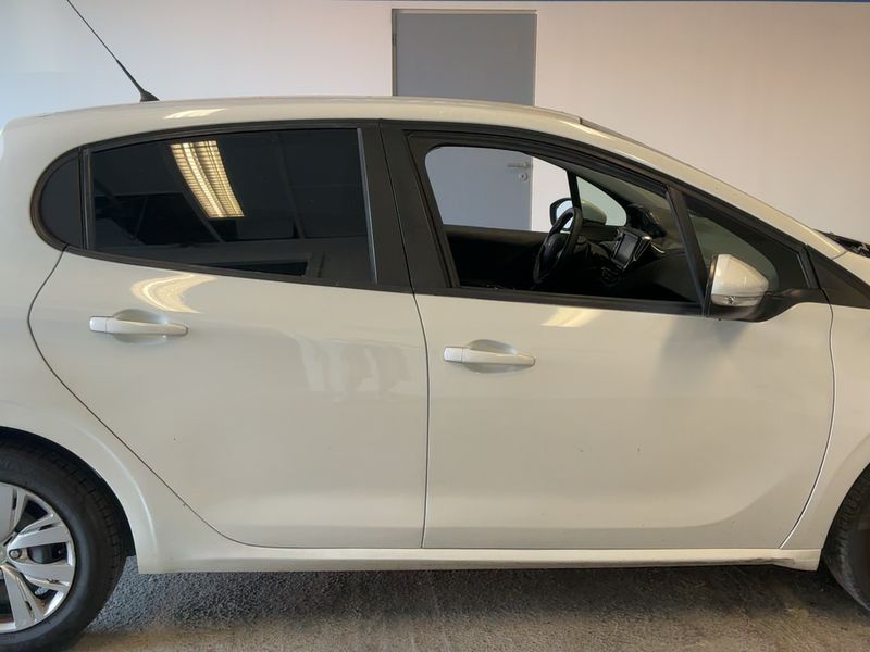 Peugeot 208 1.6 Blue-HDi Active Auto Ecole — zdjęcie 7