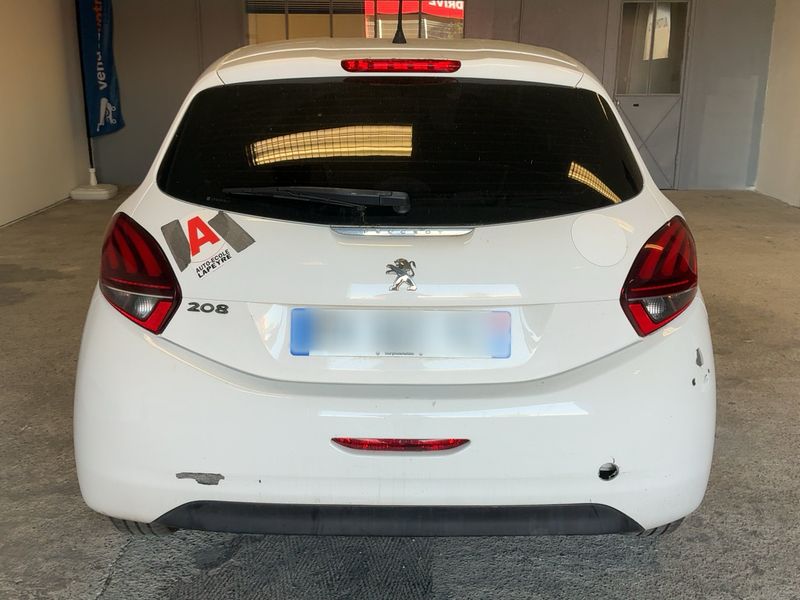 Peugeot 208 1.6 Blue-HDi Active Auto Ecole — zdjęcie 5