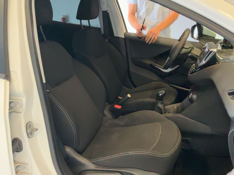 Peugeot 208 1.6 Blue-HDi Active Auto Ecole — zdjęcie 11