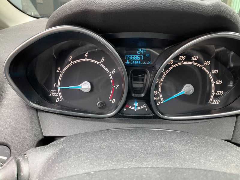 Ford Fiesta 1.0 Titanium 2013 – снимка 18