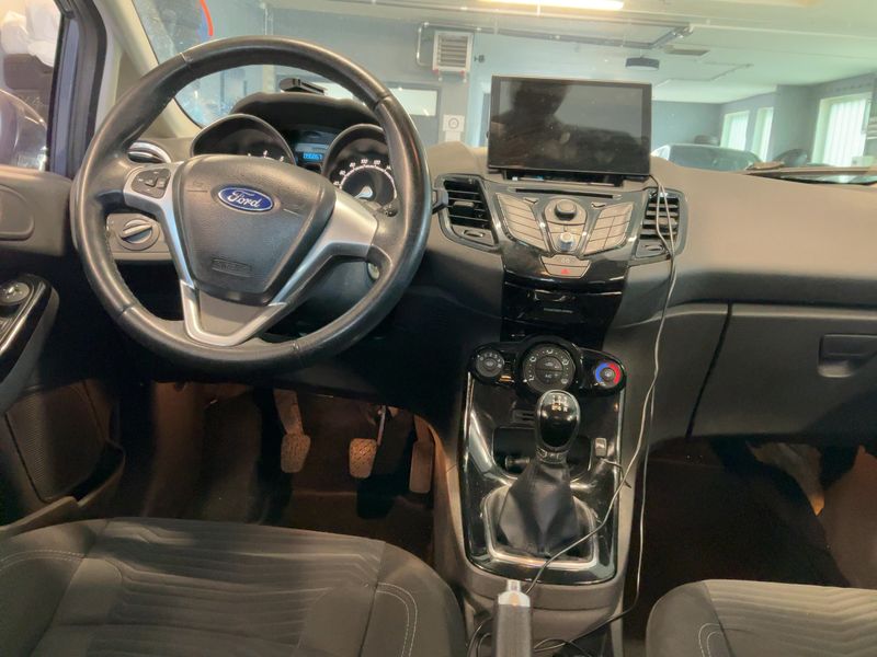 Ford Fiesta 1.0 Titanium 2013 – снимка 17