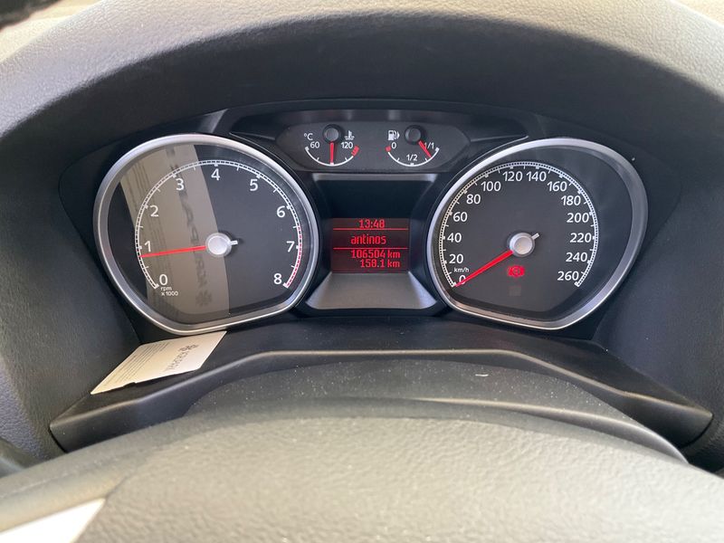 Ford Mondeo 2.0 Ghia — zdjęcie 13