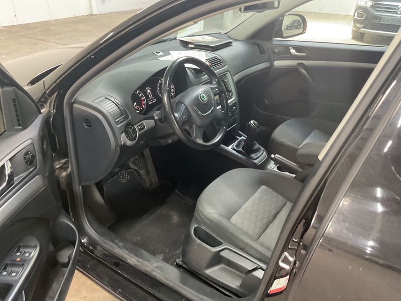 Skoda Octavia 1.6 TDI Ambition — zdjęcie 3