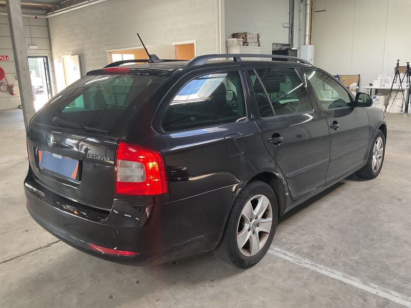 Skoda Octavia 1.6 TDI Ambition — zdjęcie 2