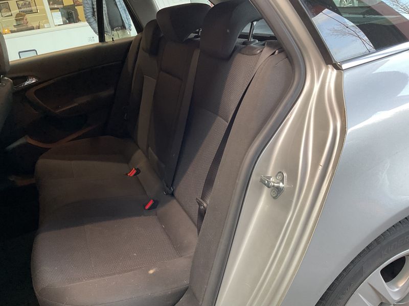 Opel Insignia Sports Tourer 2.0 CDTI Edition — zdjęcie 14