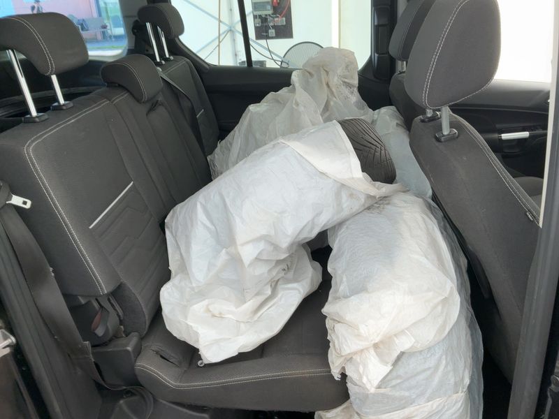 Ford Grand Tourneo Connect 1.6 TDCi Titanium — zdjęcie 14