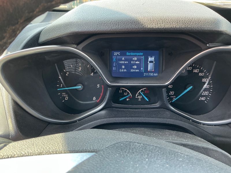 Ford Grand Tourneo Connect 1.6 TDCi Titanium — zdjęcie 13
