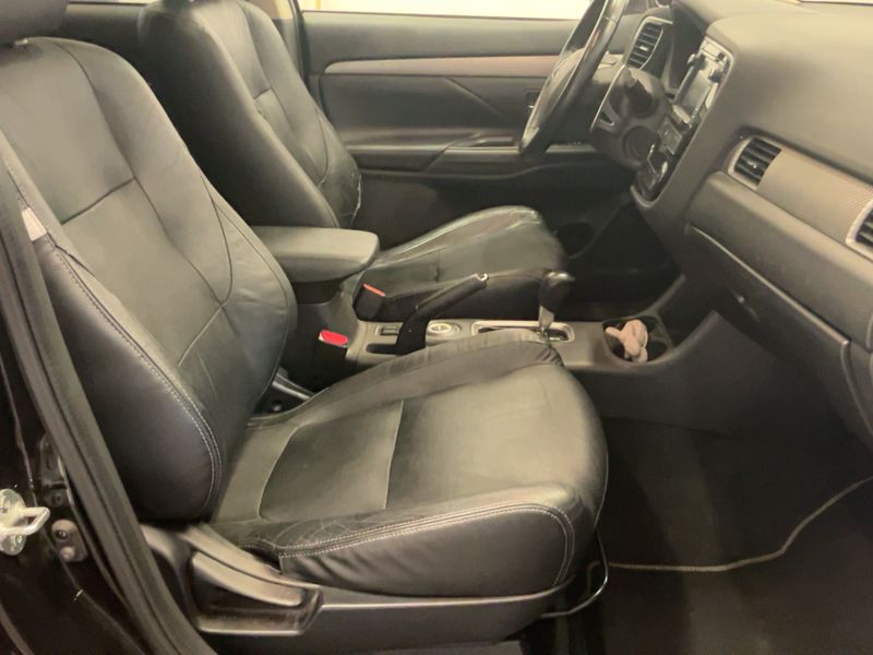 Mitsubishi Outlander 2.2 DI-D Instyle 4WD — zdjęcie 11