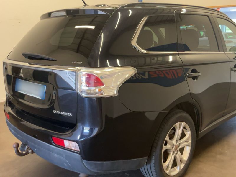 Mitsubishi Outlander 2.2 DI-D Instyle 4WD — zdjęcie 6