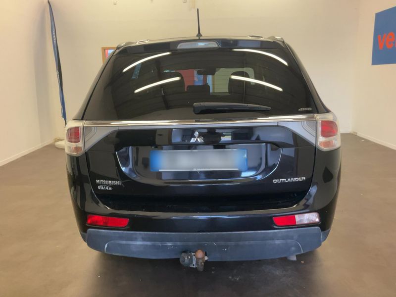 Mitsubishi Outlander 2.2 DI-D Instyle 4WD — zdjęcie 5