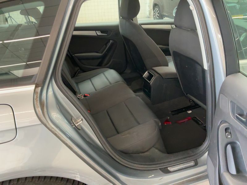Audi A4 1.8 TFSI Attraction — zdjęcie 14