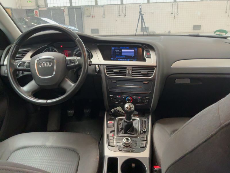 Audi A4 1.8 TFSI Attraction — zdjęcie 12