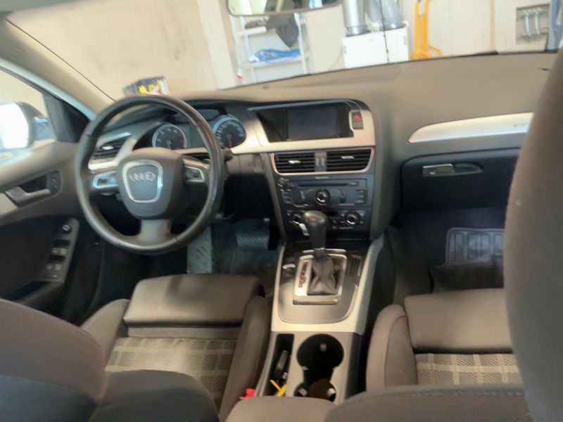 Audi A4 2.0 TFSI quattro Attraction — zdjęcie 12