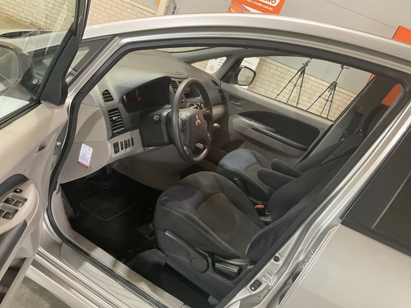 Mitsubishi Grandis 2.4 Intense — zdjęcie 3
