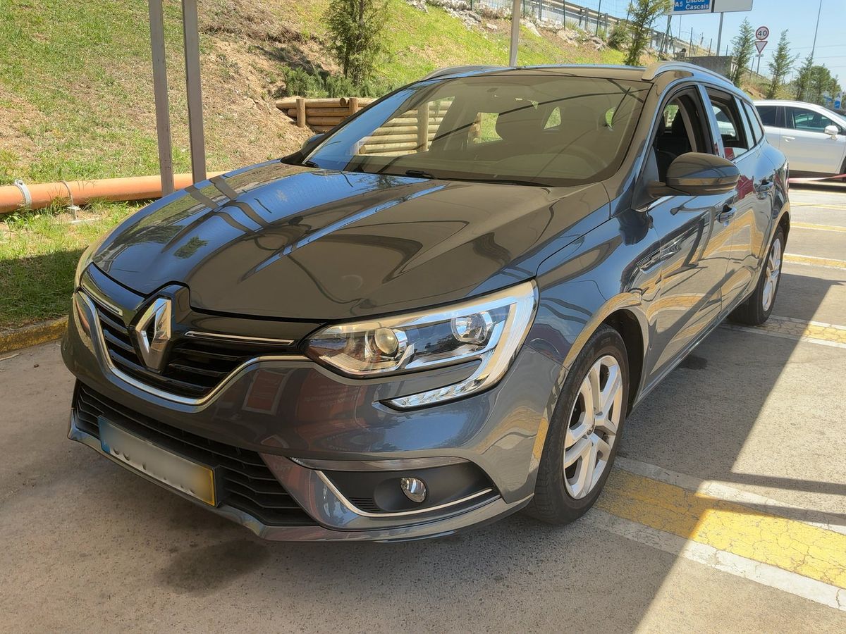 Renault Megane 2018 — photo 1