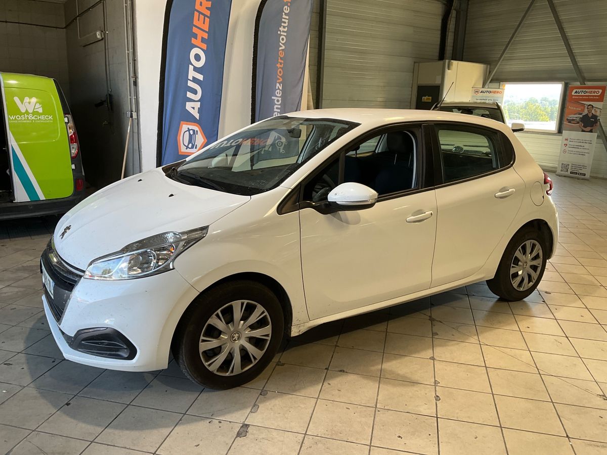 Peugeot 208 2019 — photo 1