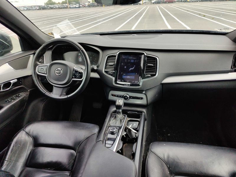 Volvo XC90 2.0 D5 Momentum AWD — zdjęcie 11