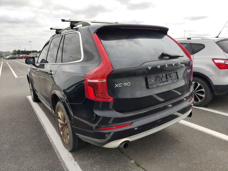 Volvo XC90 2.0 D5 Momentum AWD — zdjęcie 3