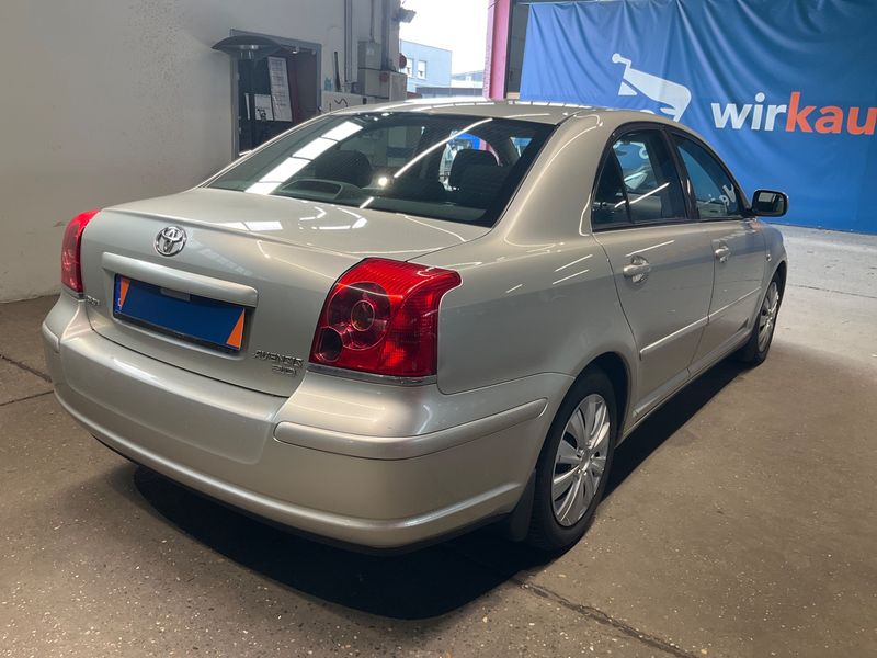 Toyota Avensis 2.0 Sol 2005 – снимка 2