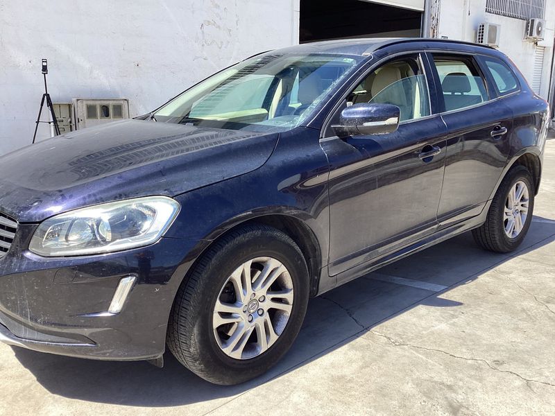 Volvo XC60 2.0 D3 Kinetic 2WD — zdjęcie 2