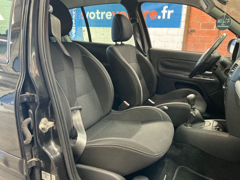 Renault Clio 1.2 Campus.com — zdjęcie 3