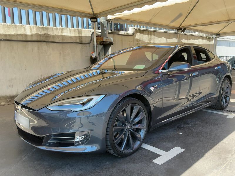 Tesla Model S P85D Performance