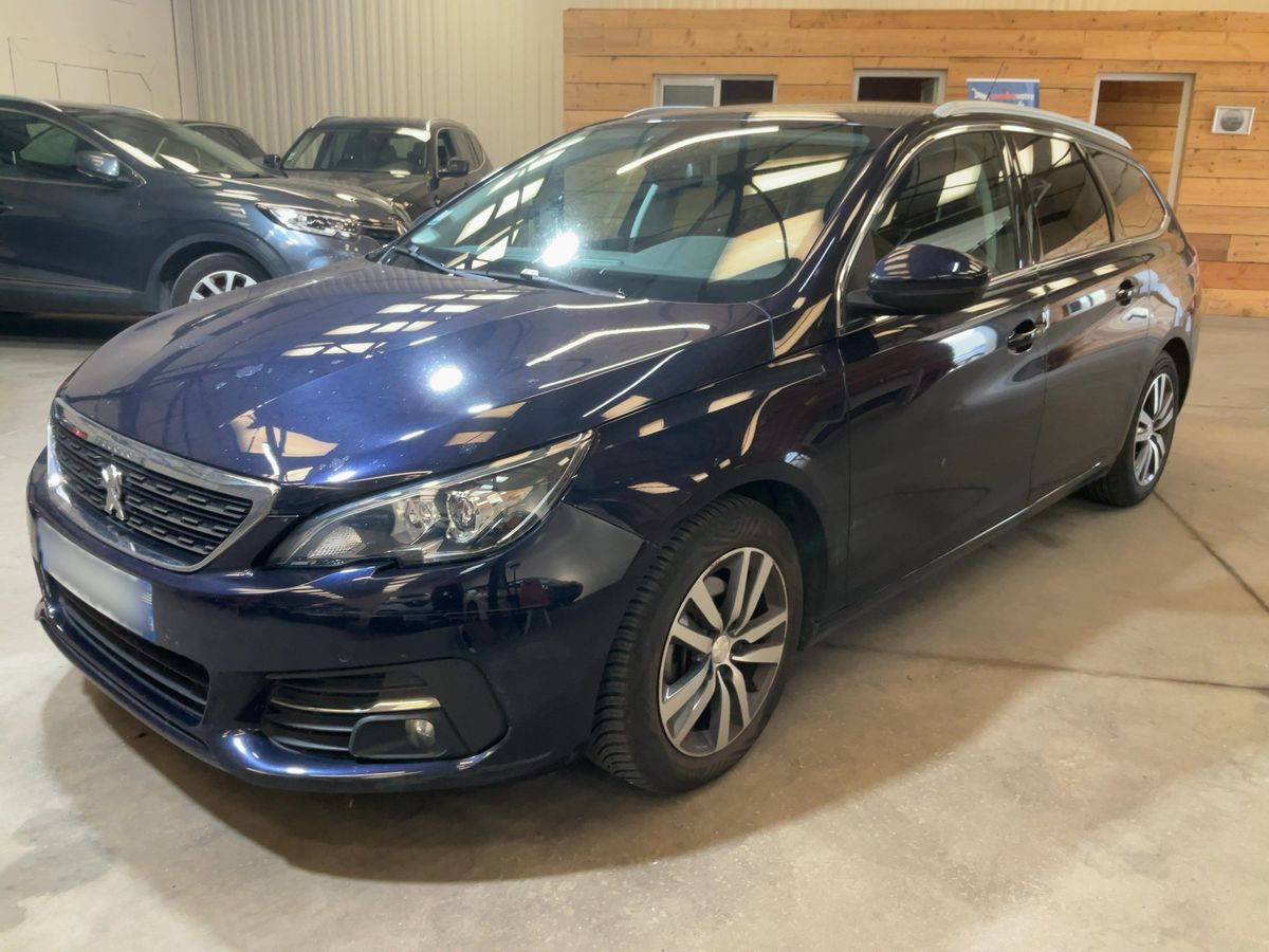 Peugeot 308 2018 — photo 1