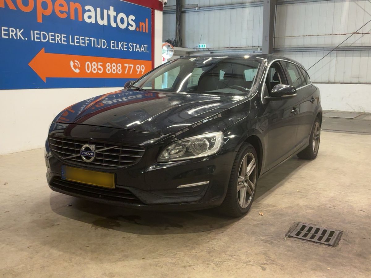Volvo V60 2015 — photo 1