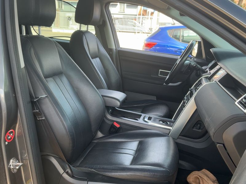 Land Rover Discovery Sport 2.0 Td4 HSE — zdjęcie 11