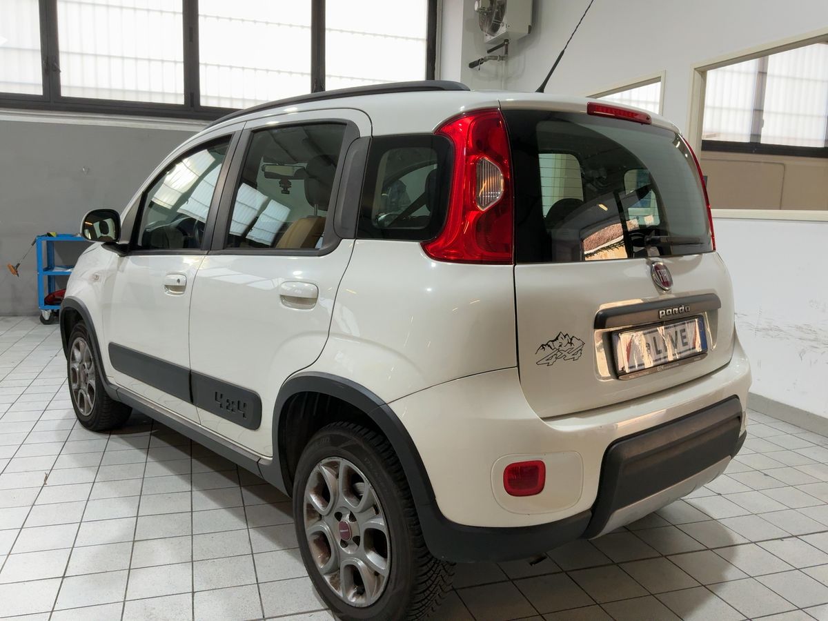 Fiat Panda 0.9 4x4 - Immagine 2