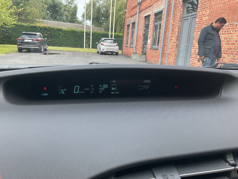 Toyota Prius 1.8 Premium — zdjęcie 13