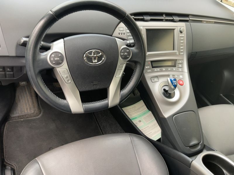 Toyota Prius 1.8 Premium — zdjęcie 12
