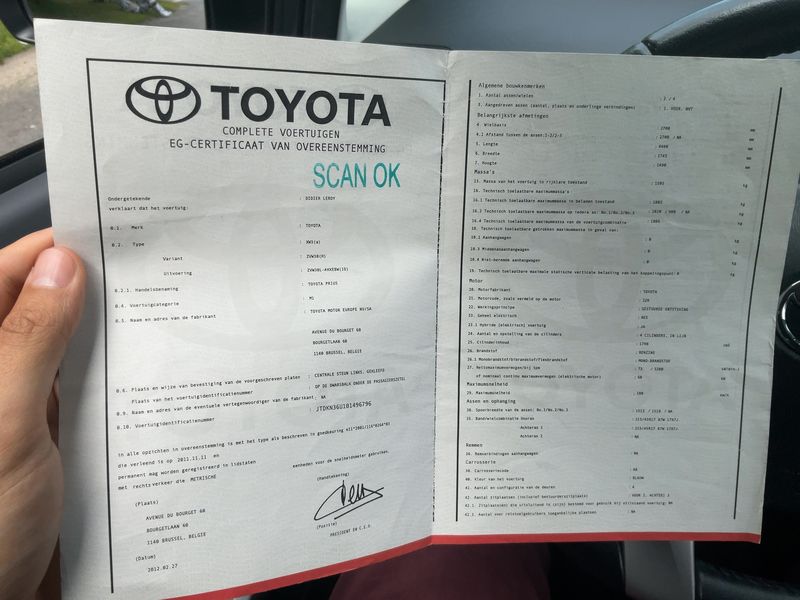 Toyota Prius 1.8 Premium — zdjęcie 16