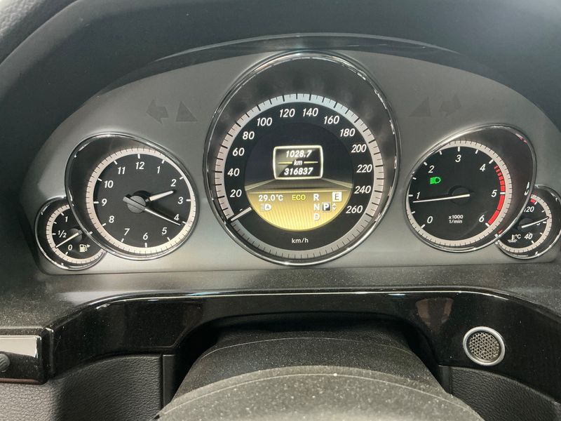 Mercedes-Benz E-Klasse E 220 CDI T BlueEfficiency Avantgarde 2011 – снимка 19