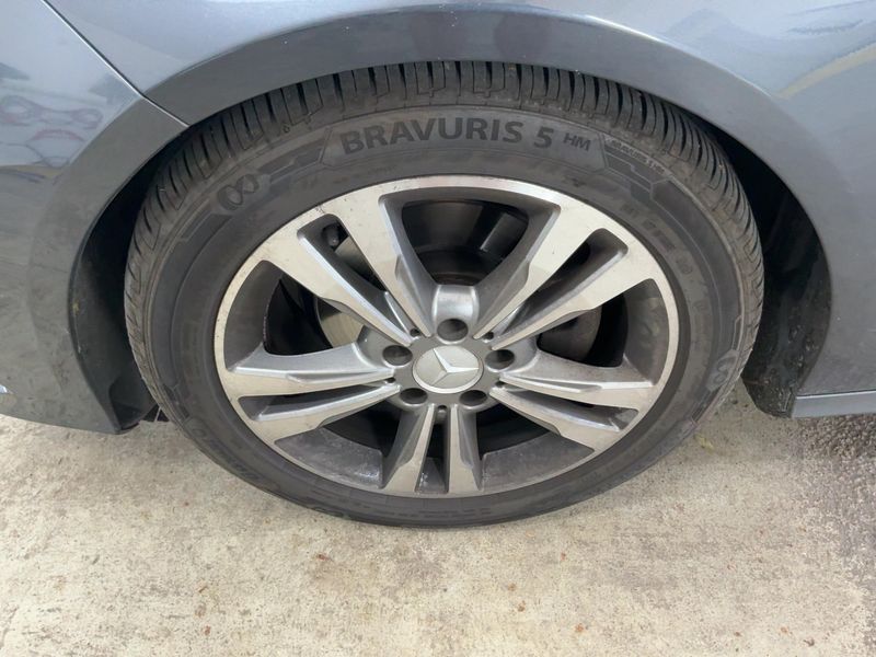 Mercedes-Benz E-Klasse E 220 CDI T BlueEfficiency Avantgarde 2011 – снимка 3