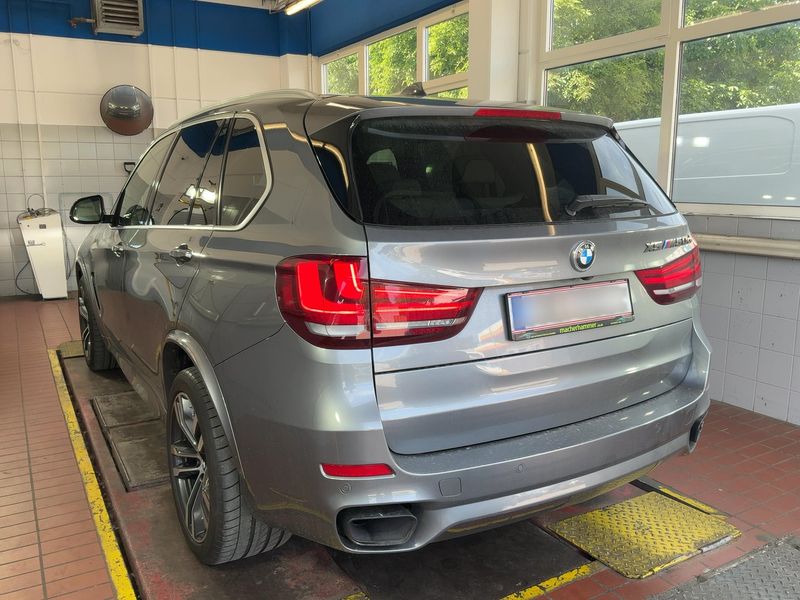 BMW X5 M50d — zdjęcie 3