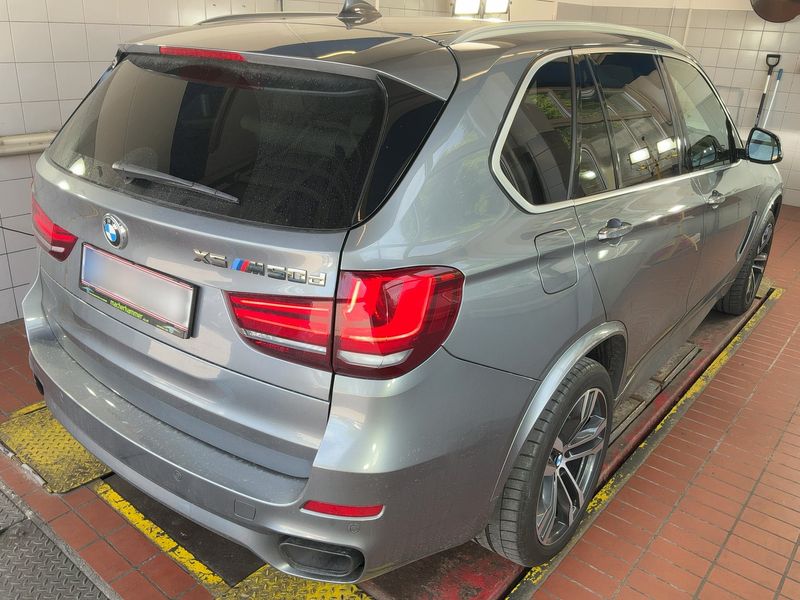 BMW X5 M50d — zdjęcie 6