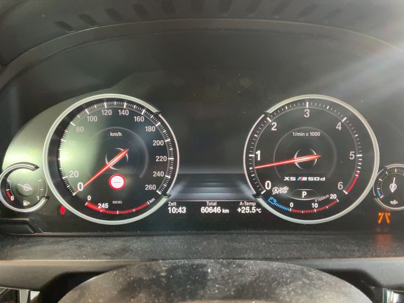 BMW X5 M50d — zdjęcie 13