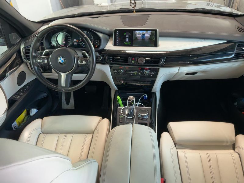 BMW X5 M50d — zdjęcie 12