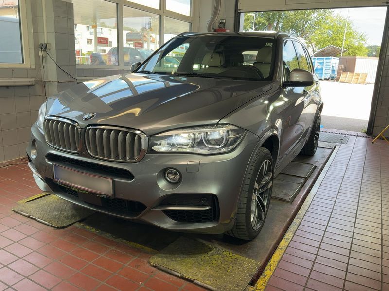 BMW X5 M50d — zdjęcie 2