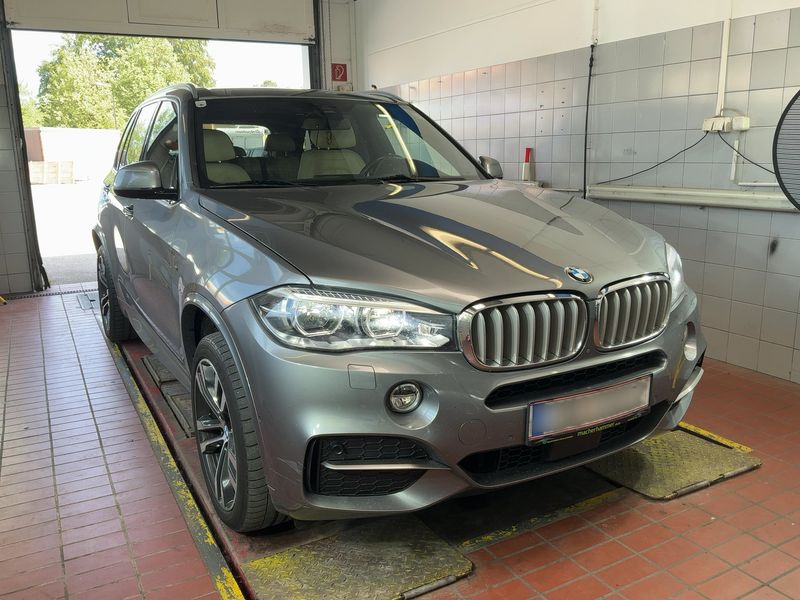 BMW X5 M50d — zdjęcie 8