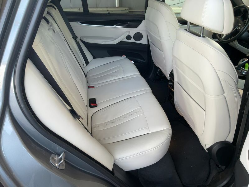BMW X5 M50d — zdjęcie 14