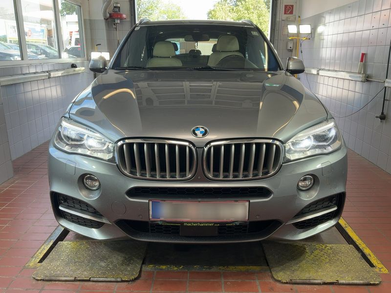 BMW X5 M50d — zdjęcie 9