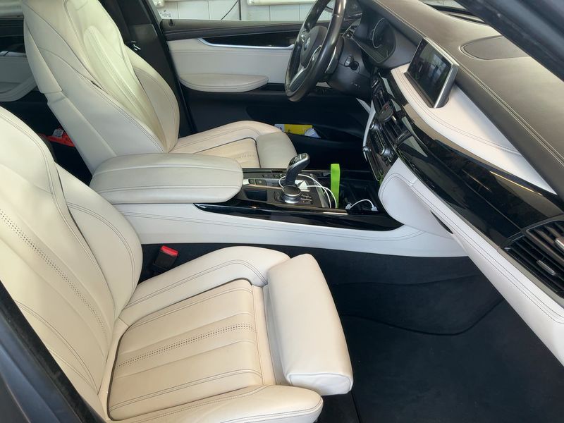 BMW X5 M50d — zdjęcie 11