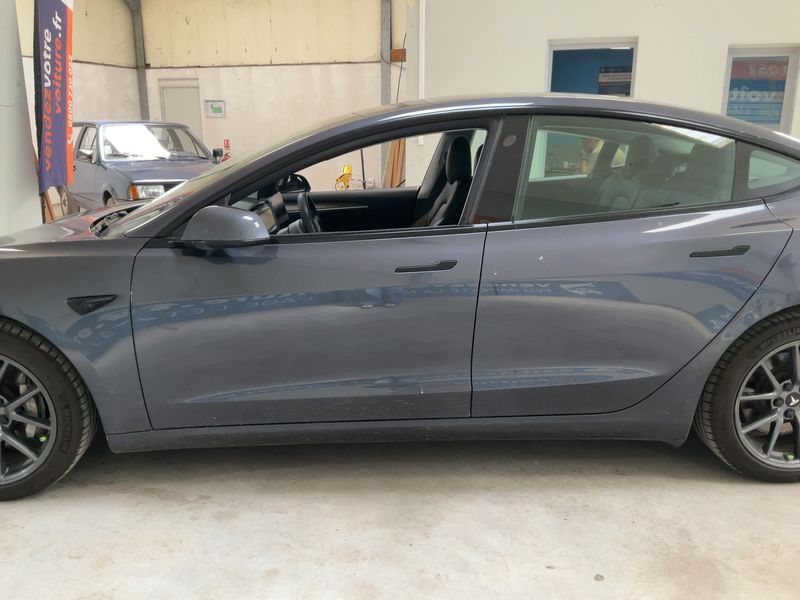 Tesla Model 3 Standard Range Plus — zdjęcie 4