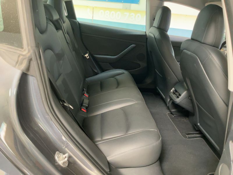 Tesla Model 3 Standard Range Plus — zdjęcie 14
